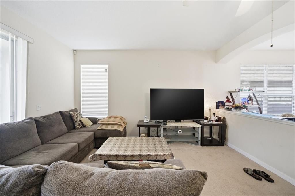 На продажу: $370,000 (3 спален, 2 ванн, 1963 Квадратных фут)