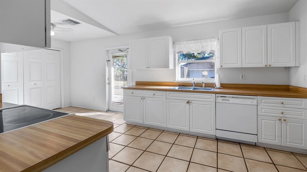 En Venta: $328,000 (3 camas, 2 baños, 1425 Pies cuadrados)