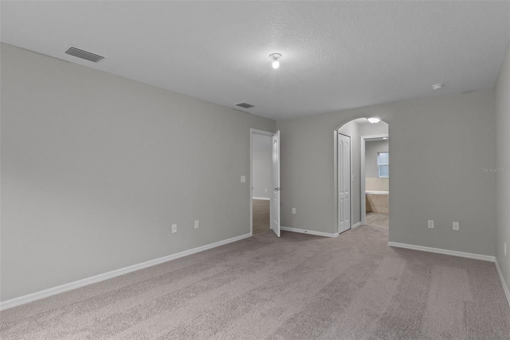 En Venta: $359,900 (4 camas, 3 baños, 2355 Pies cuadrados)