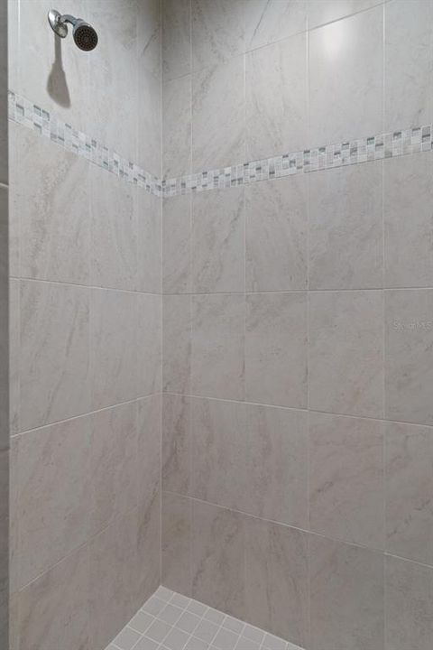 En Venta: $359,900 (4 camas, 3 baños, 2355 Pies cuadrados)