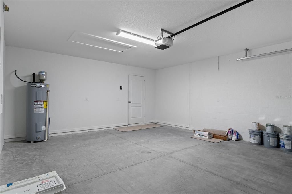 En Venta: $359,900 (4 camas, 3 baños, 2355 Pies cuadrados)