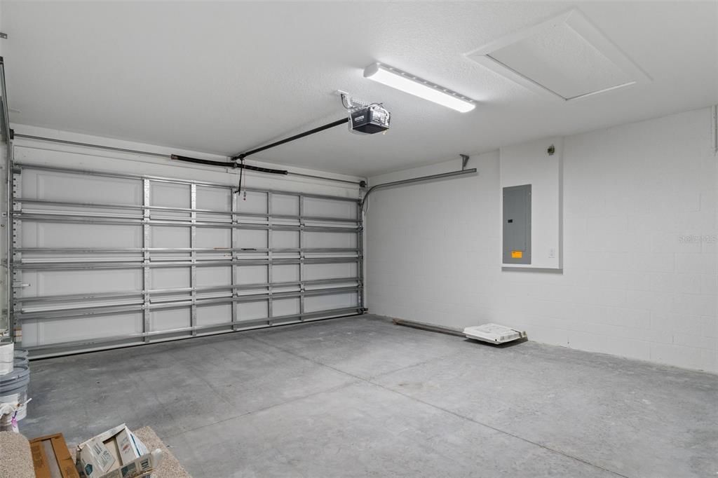 En Venta: $359,900 (4 camas, 3 baños, 2355 Pies cuadrados)