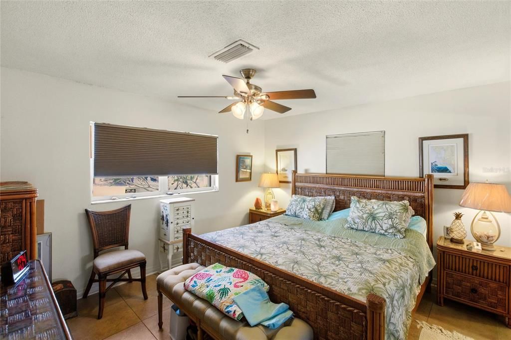 For Sale: $360,000 (3 beds, 2 baths, 1511 Square Feet)