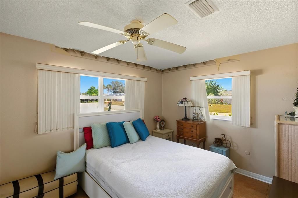 For Sale: $360,000 (3 beds, 2 baths, 1511 Square Feet)