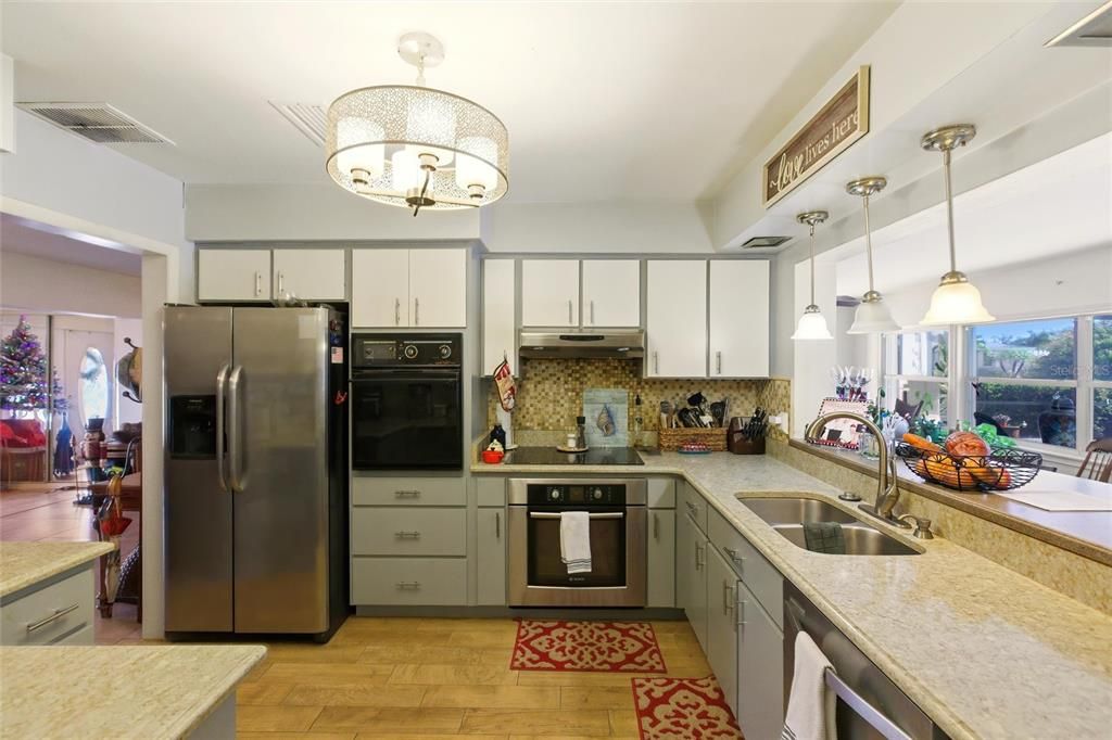 For Sale: $360,000 (3 beds, 2 baths, 1511 Square Feet)