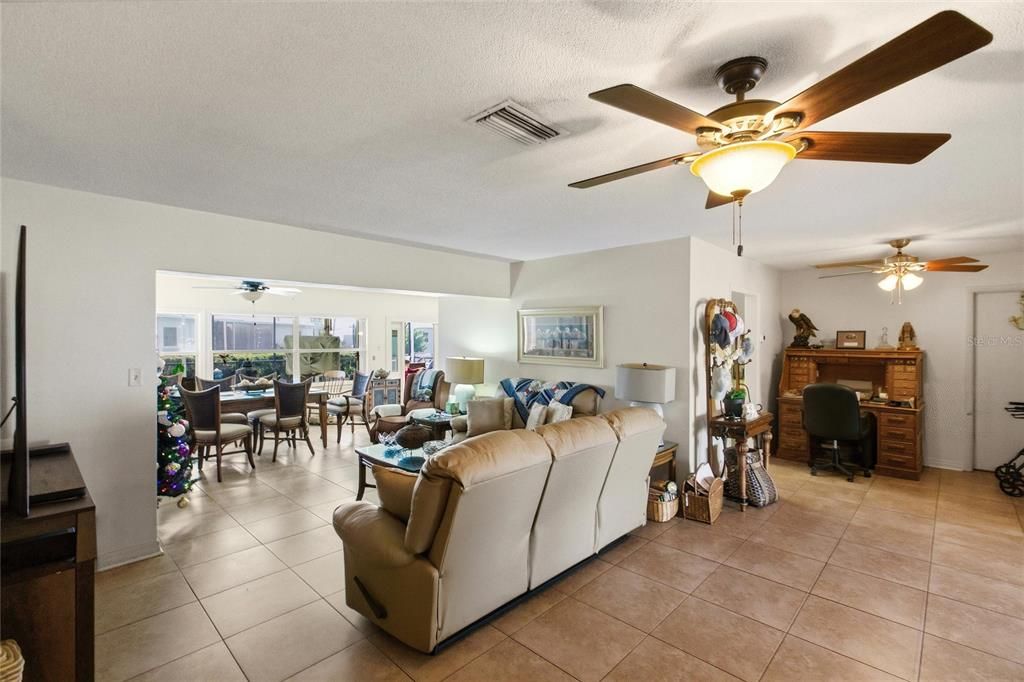 For Sale: $360,000 (3 beds, 2 baths, 1511 Square Feet)