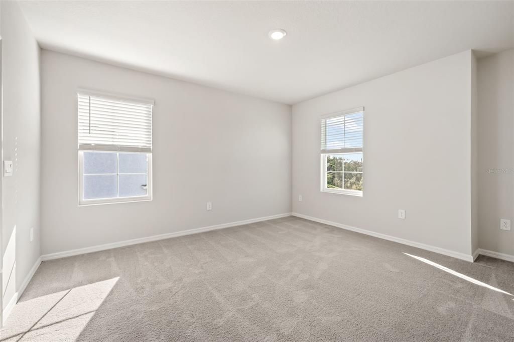 出租: $3,950 (5 贝兹, 4 浴室, 3975 平方英尺)