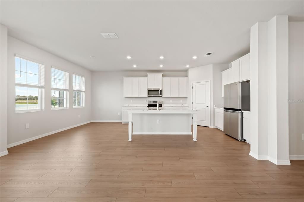 出租: $3,950 (5 贝兹, 4 浴室, 3975 平方英尺)