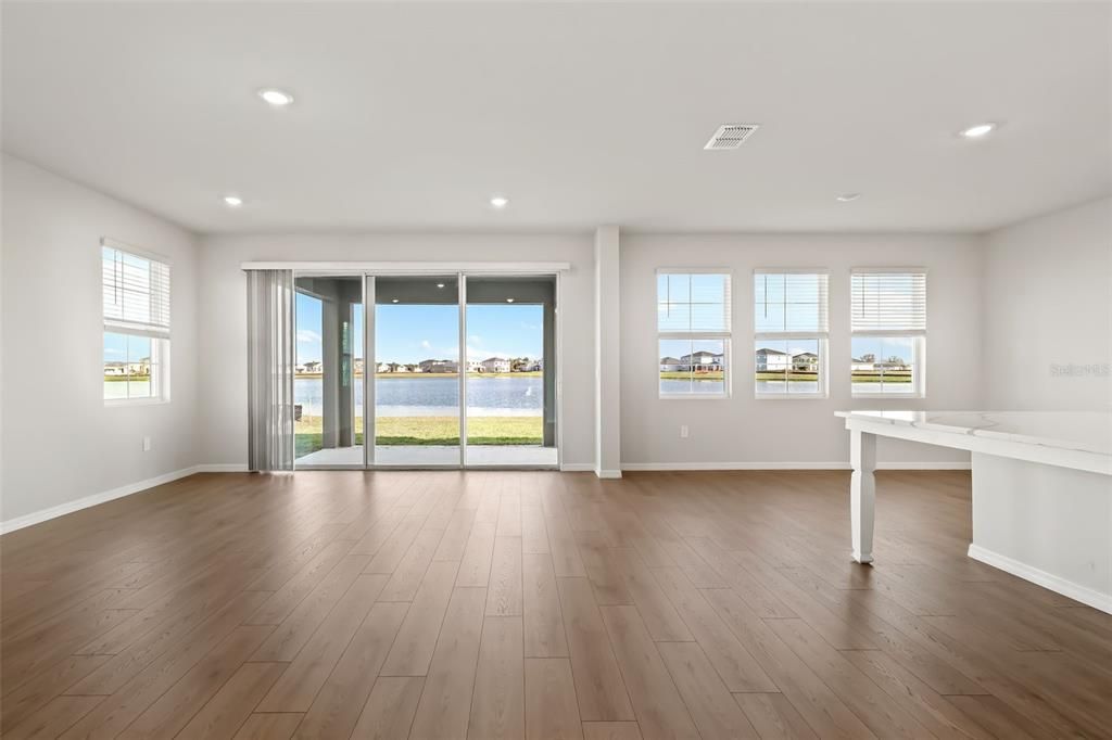 出租: $3,950 (5 贝兹, 4 浴室, 3975 平方英尺)