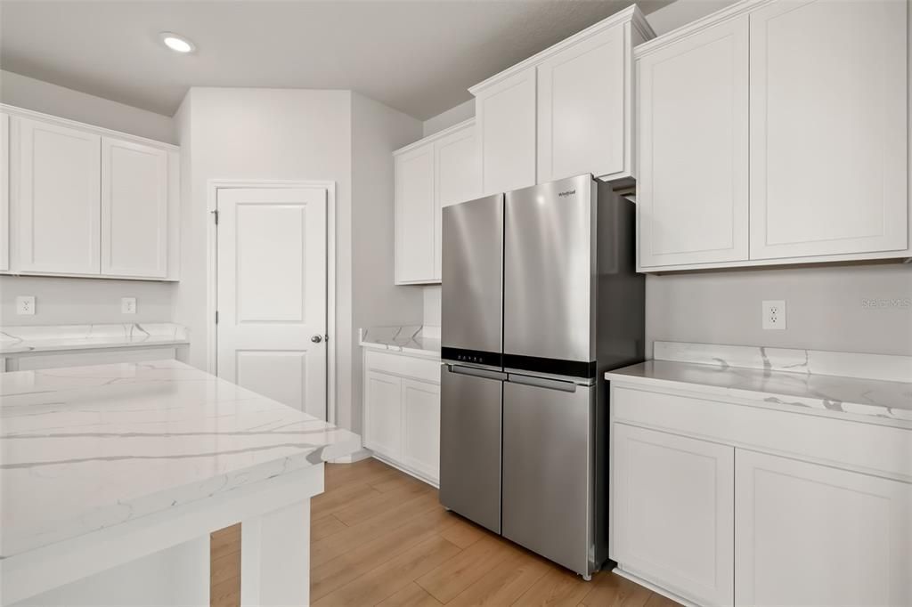 出租: $3,950 (5 贝兹, 4 浴室, 3975 平方英尺)