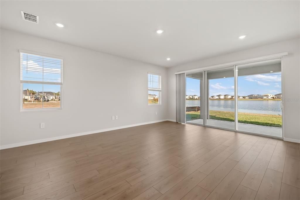 出租: $3,950 (5 贝兹, 4 浴室, 3975 平方英尺)