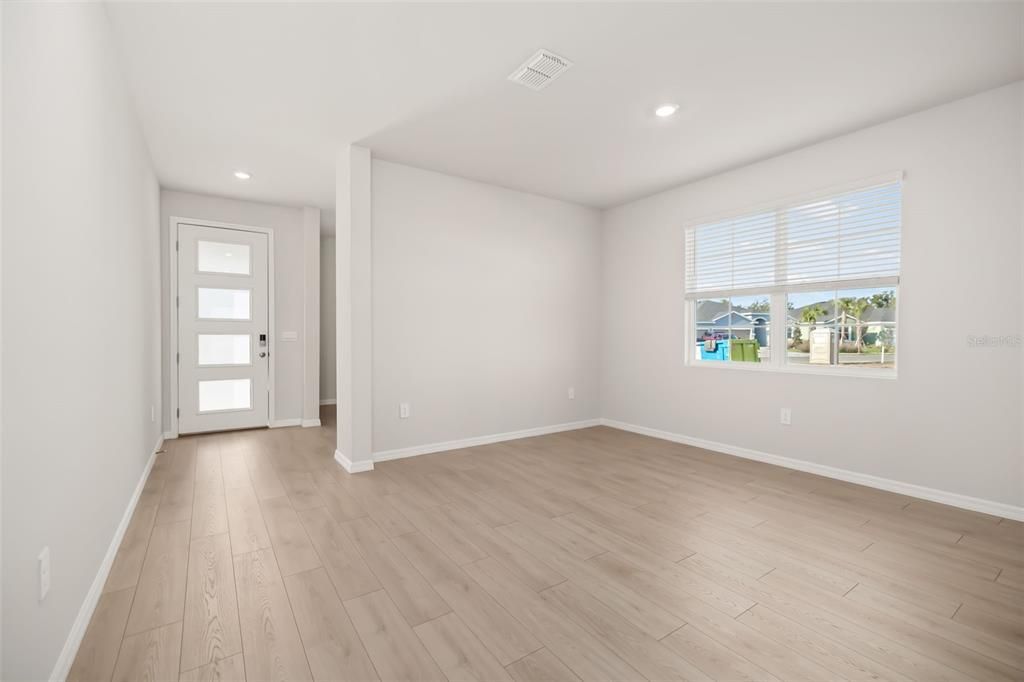 出租: $3,950 (5 贝兹, 4 浴室, 3975 平方英尺)