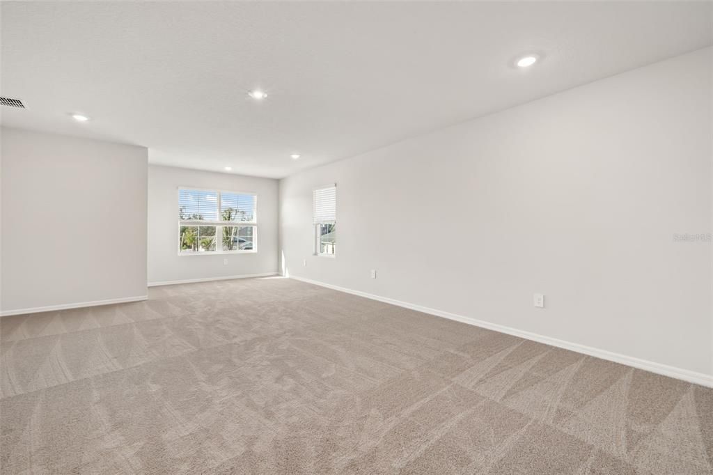 出租: $3,950 (5 贝兹, 4 浴室, 3975 平方英尺)