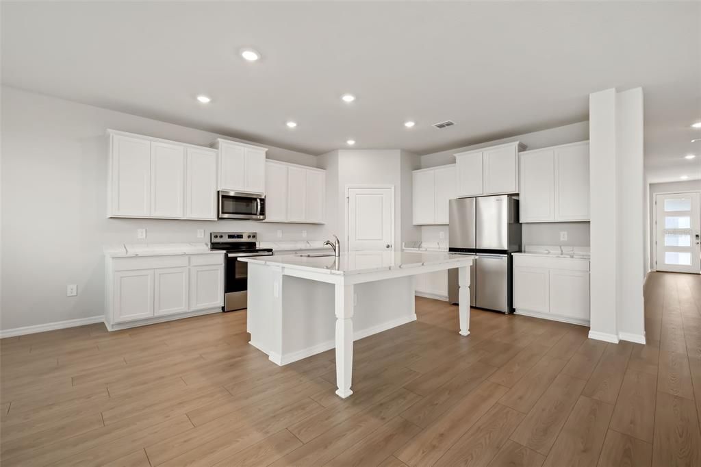 出租: $3,950 (5 贝兹, 4 浴室, 3975 平方英尺)