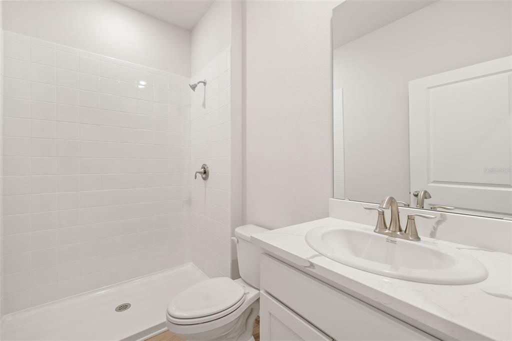 出租: $3,950 (5 贝兹, 4 浴室, 3975 平方英尺)