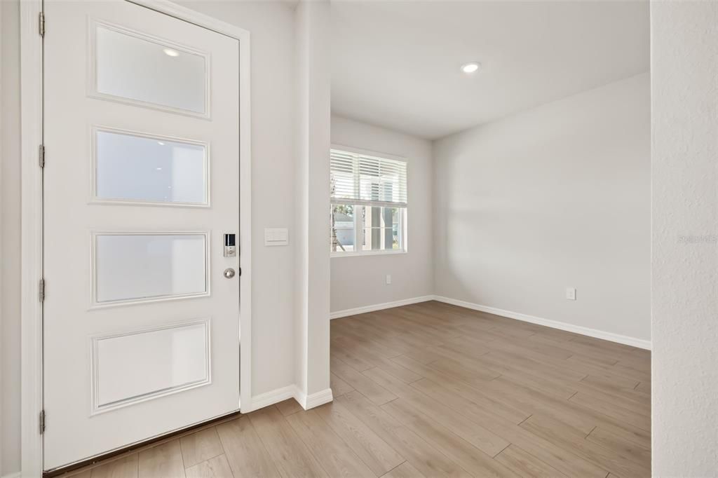 出租: $3,950 (5 贝兹, 4 浴室, 3975 平方英尺)