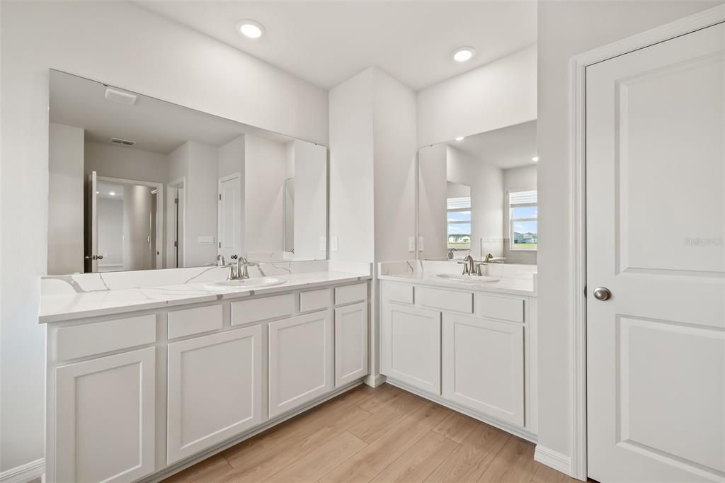 出租: $3,950 (5 贝兹, 4 浴室, 3975 平方英尺)