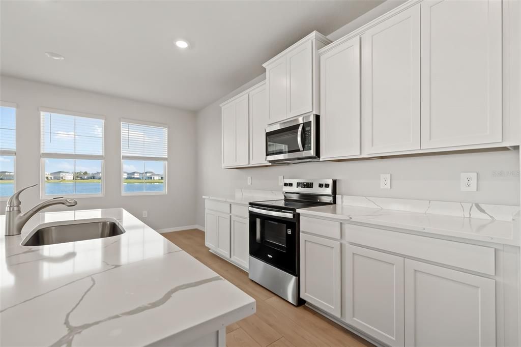 出租: $3,950 (5 贝兹, 4 浴室, 3975 平方英尺)