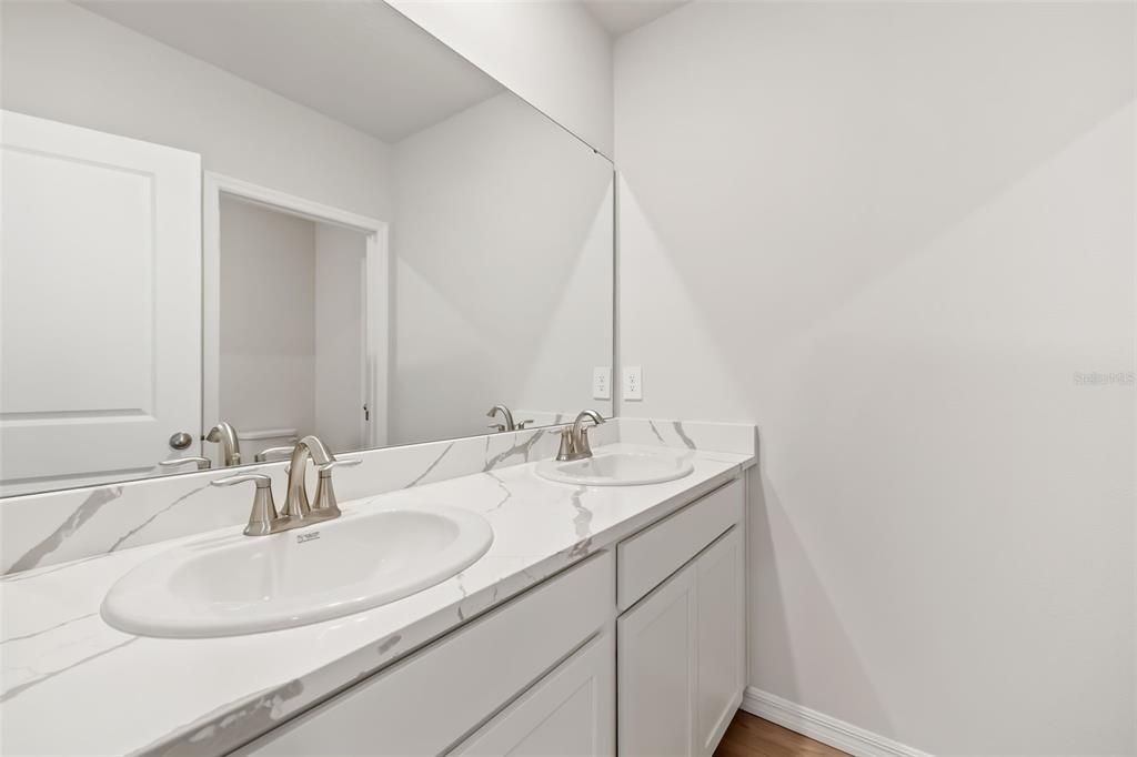 出租: $3,950 (5 贝兹, 4 浴室, 3975 平方英尺)