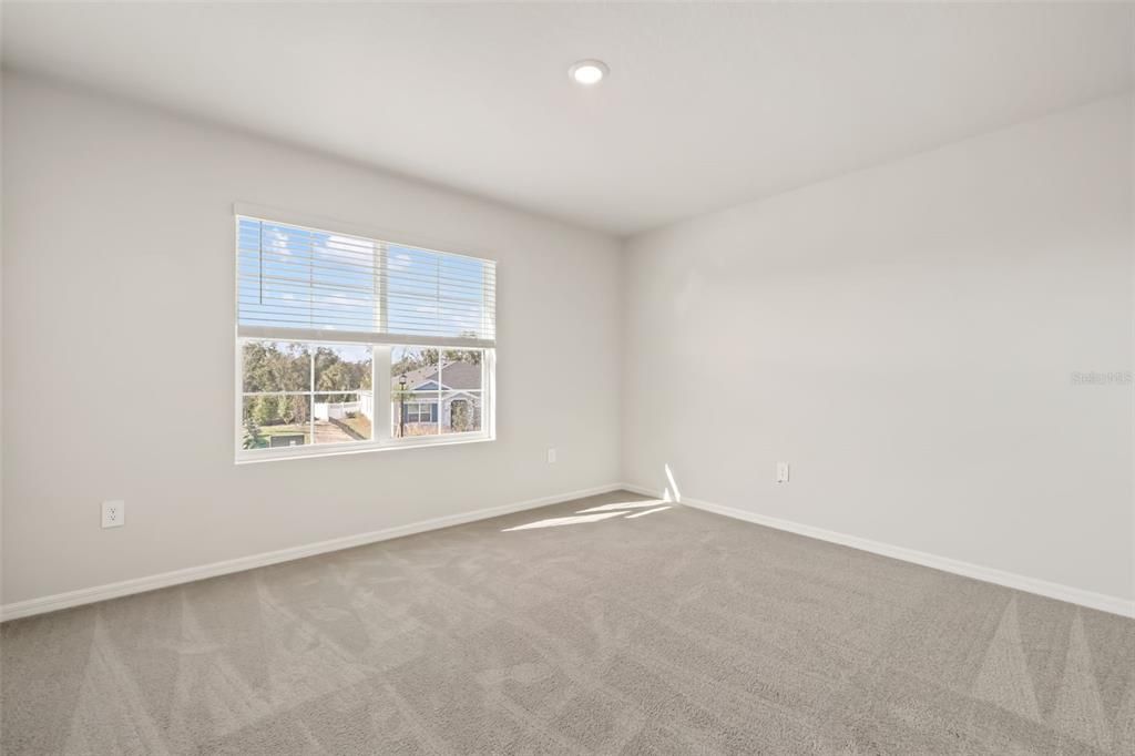 出租: $3,950 (5 贝兹, 4 浴室, 3975 平方英尺)