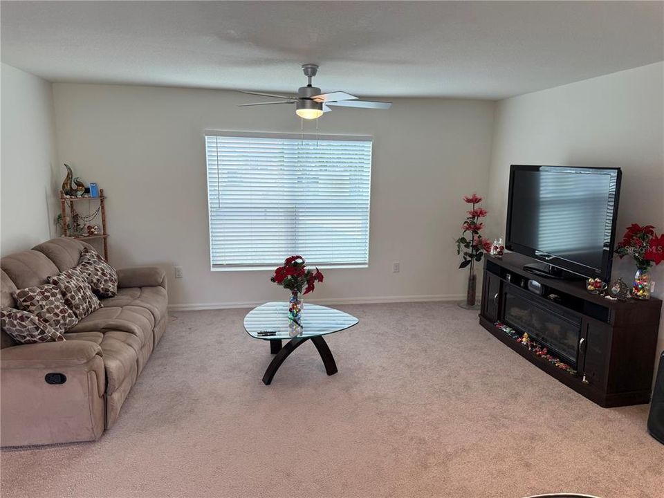 For Sale: $235,000 (2 beds, 1 baths, 1062 Square Feet)