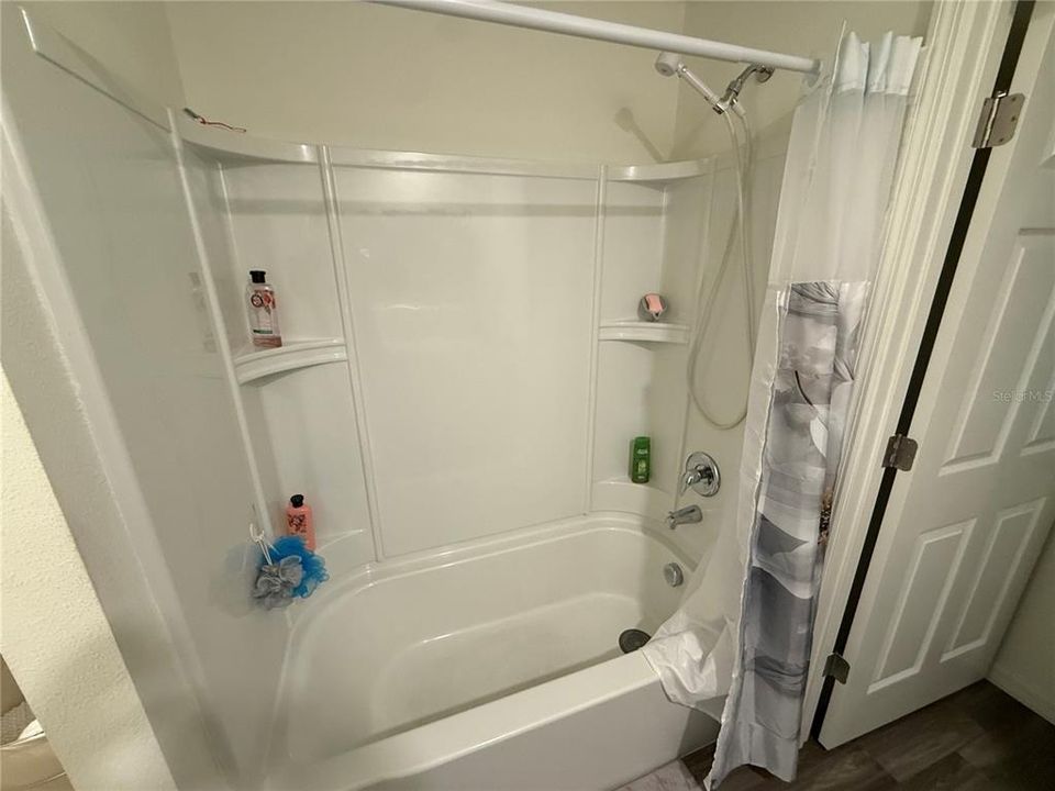 For Sale: $235,000 (2 beds, 1 baths, 1062 Square Feet)