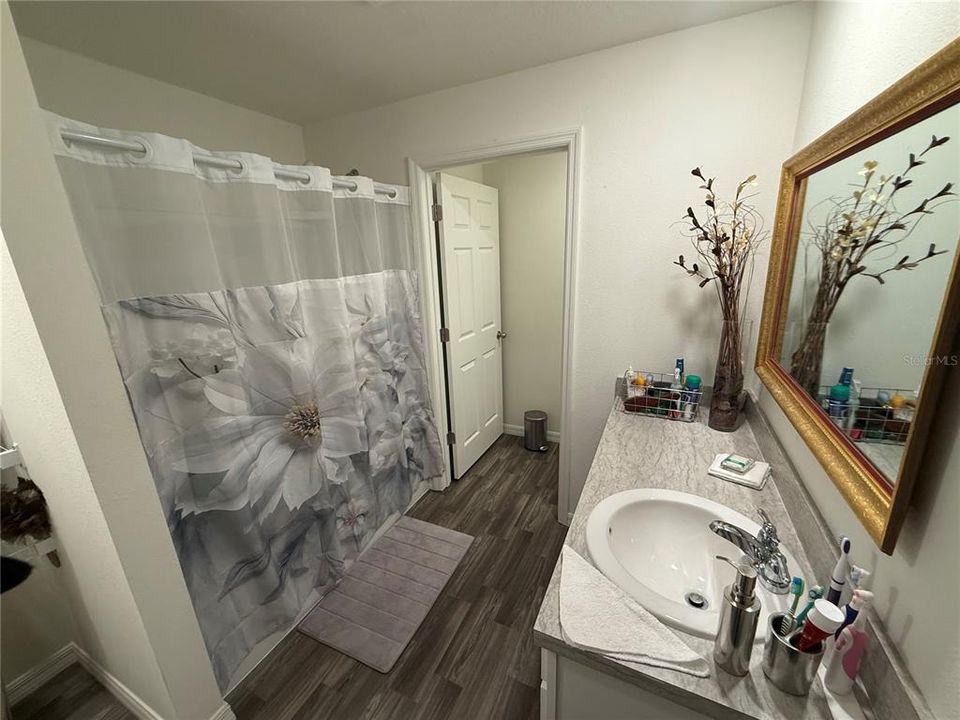 For Sale: $235,000 (2 beds, 1 baths, 1062 Square Feet)