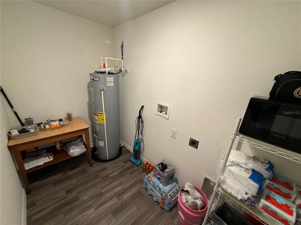 For Sale: $235,000 (2 beds, 1 baths, 1062 Square Feet)