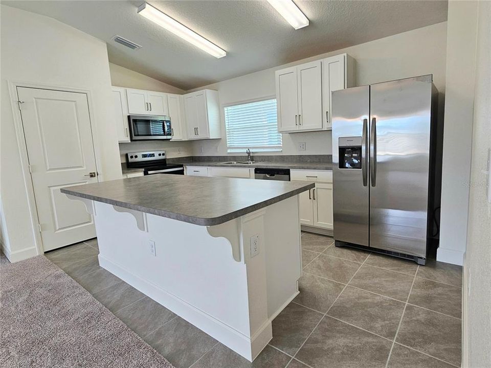 В аренду: $2,450 (3 спален, 2 ванн, 1511 Квадратных фут)