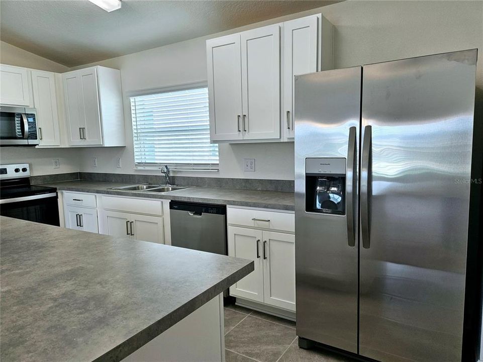 В аренду: $2,450 (3 спален, 2 ванн, 1511 Квадратных фут)