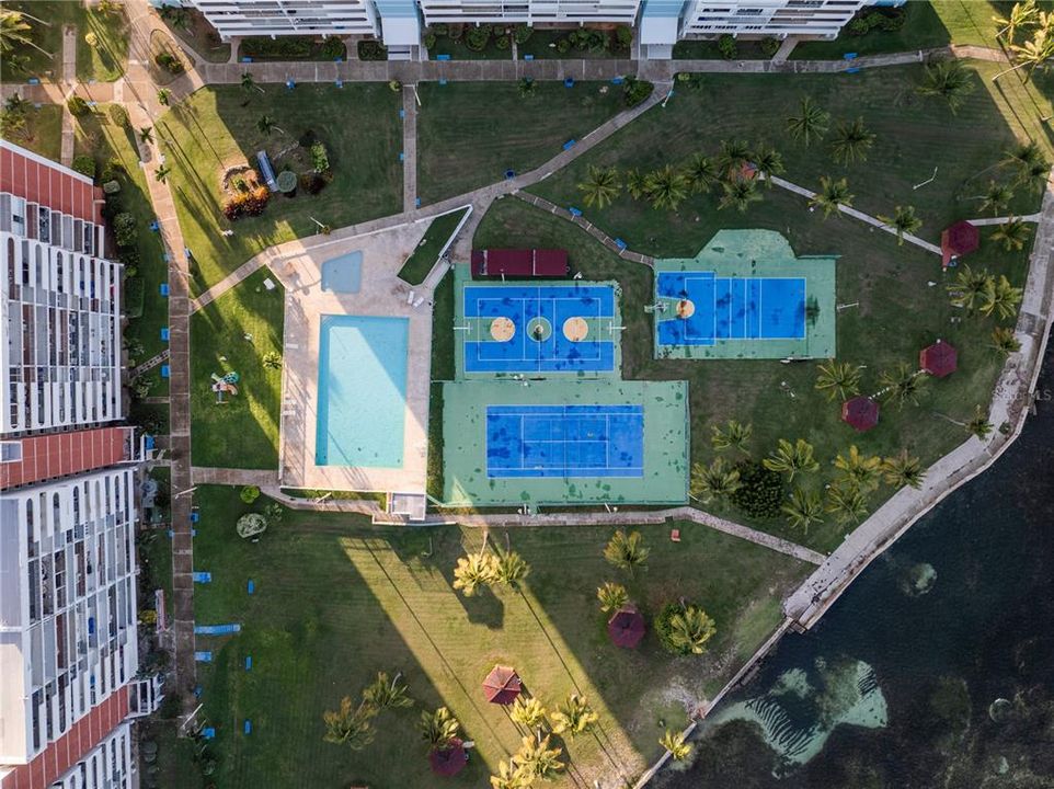 En Venta: $350,000 (2 camas, 2 baños, 873 Pies cuadrados)