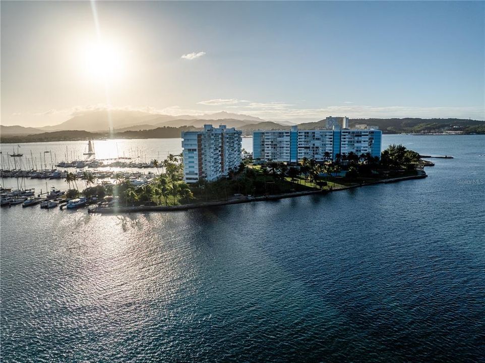 En Venta: $350,000 (2 camas, 2 baños, 873 Pies cuadrados)