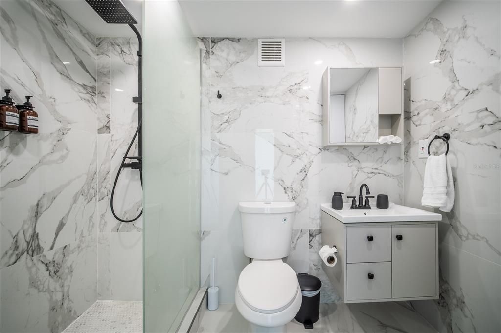 En Venta: $350,000 (2 camas, 2 baños, 873 Pies cuadrados)