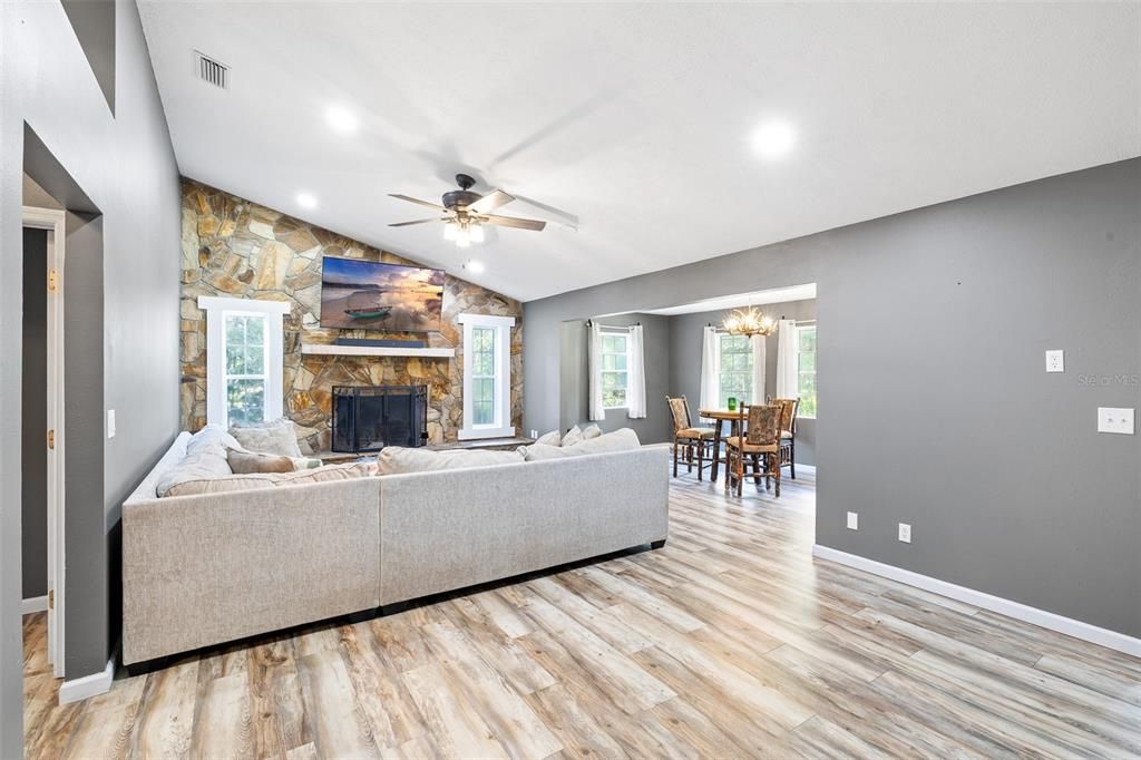 На продажу: $714,000 (3 спален, 2 ванн, 3762 Квадратных фут)