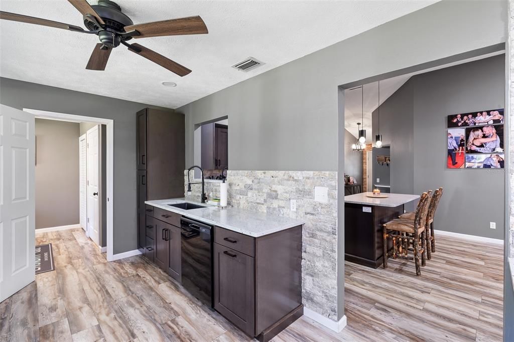 На продажу: $714,000 (3 спален, 2 ванн, 3762 Квадратных фут)