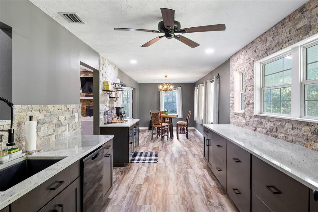 На продажу: $714,000 (3 спален, 2 ванн, 3762 Квадратных фут)