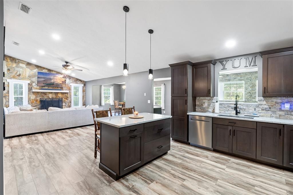 На продажу: $714,000 (3 спален, 2 ванн, 3762 Квадратных фут)