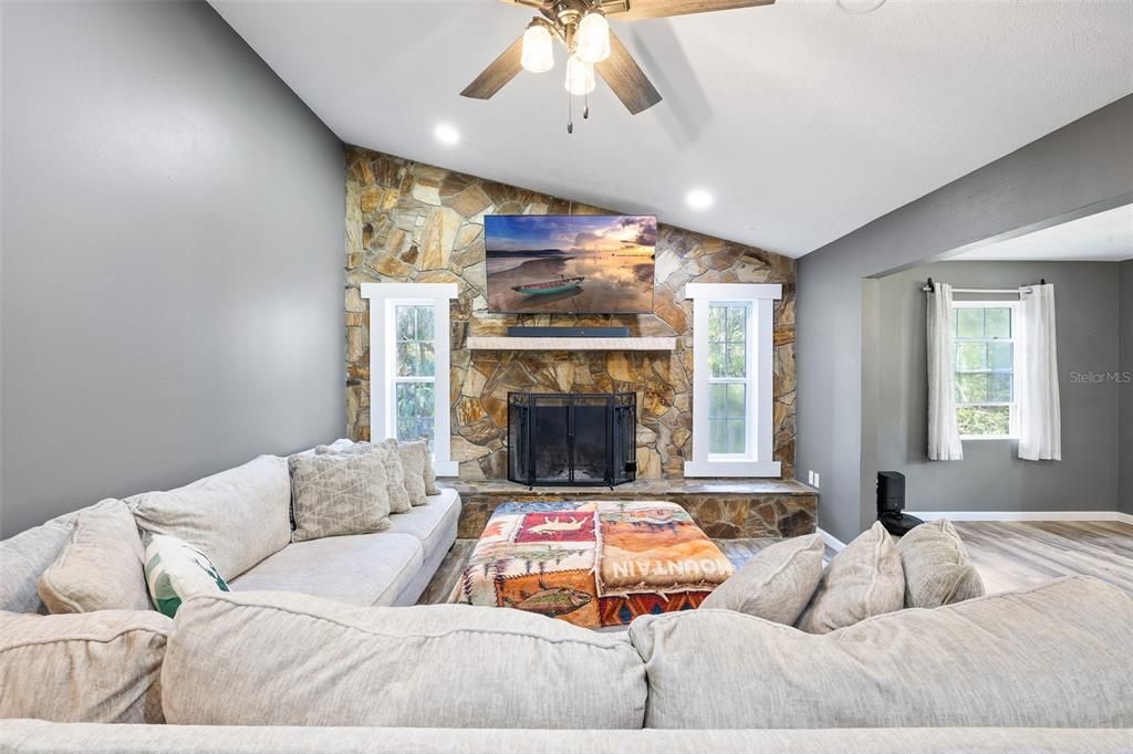 На продажу: $714,000 (3 спален, 2 ванн, 3762 Квадратных фут)