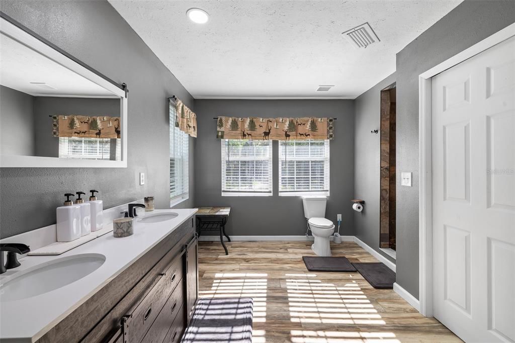 На продажу: $714,000 (3 спален, 2 ванн, 3762 Квадратных фут)