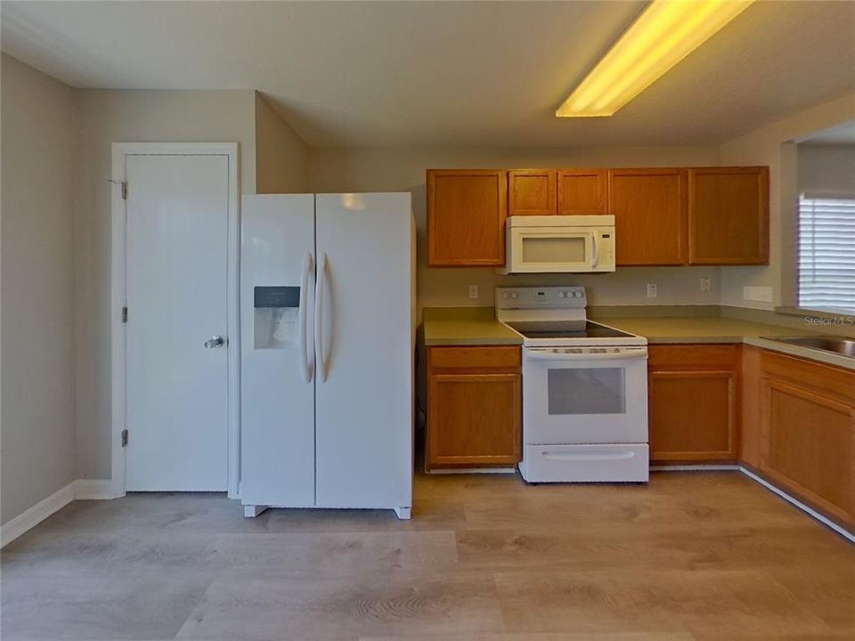 For Rent: $1,949 (3 beds, 2 baths, 1303 Square Feet)