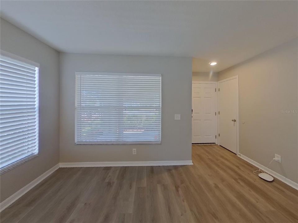 For Rent: $1,949 (3 beds, 2 baths, 1303 Square Feet)