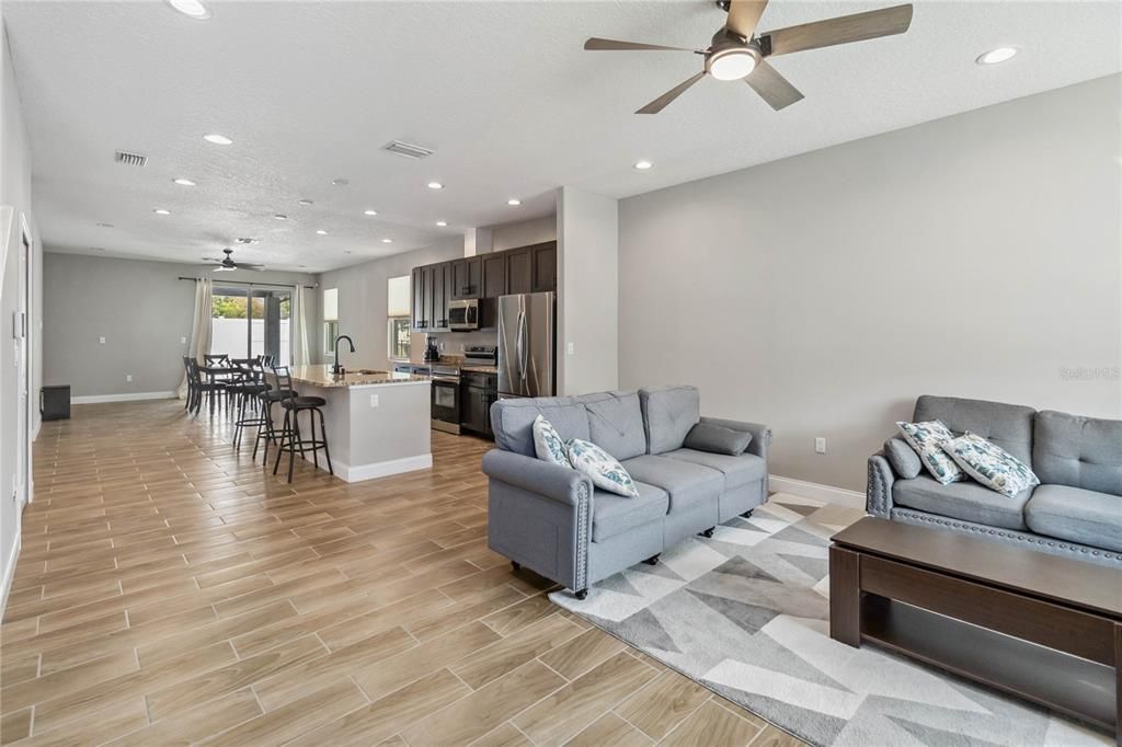 For Rent: $3,000 (4 beds, 3 baths, 2556 Square Feet)