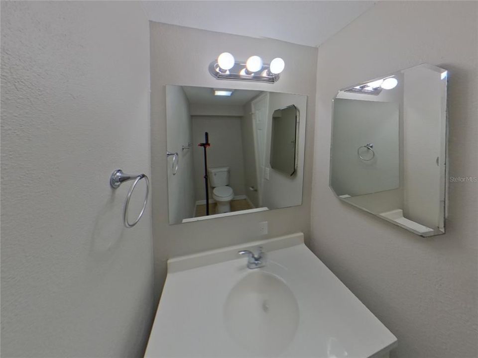 出租: $2,399 (4 贝兹, 1 浴室, 1285 平方英尺)