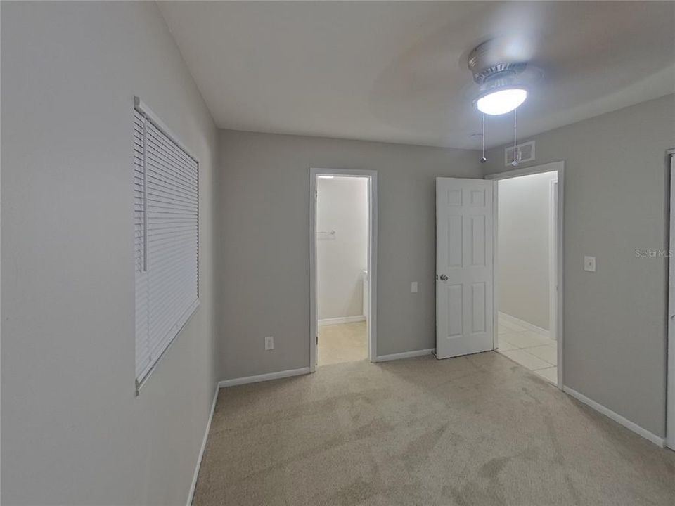 出租: $2,399 (4 贝兹, 1 浴室, 1285 平方英尺)