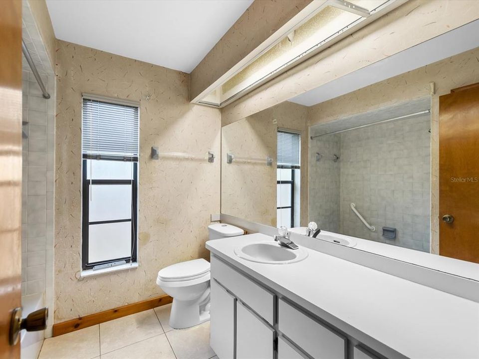 待售: $230,000 (2 贝兹, 2 浴室, 1634 平方英尺)