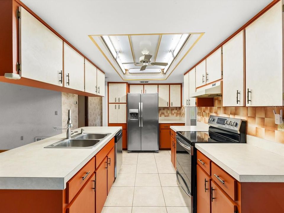 待售: $230,000 (2 贝兹, 2 浴室, 1634 平方英尺)