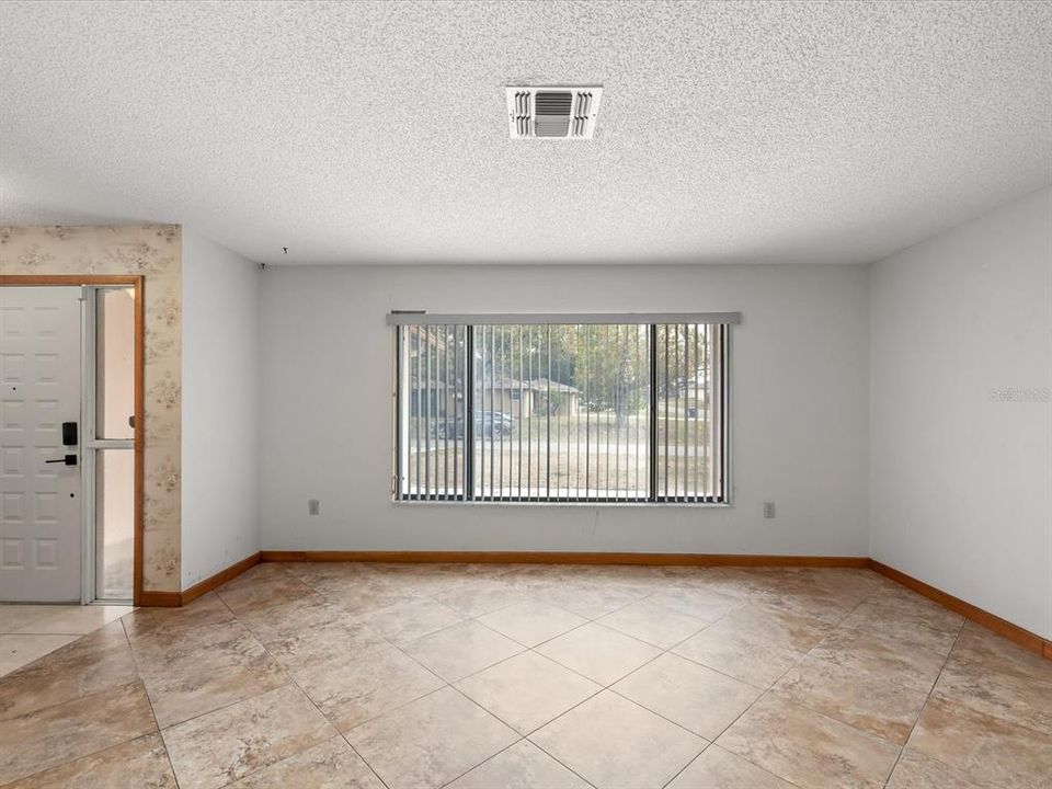 待售: $230,000 (2 贝兹, 2 浴室, 1634 平方英尺)