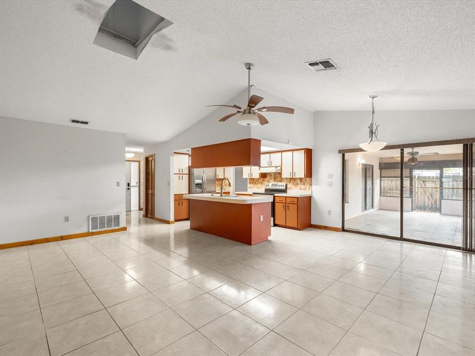 待售: $230,000 (2 贝兹, 2 浴室, 1634 平方英尺)