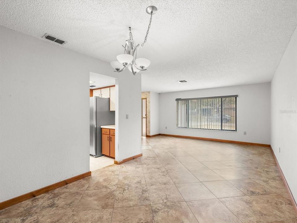 待售: $230,000 (2 贝兹, 2 浴室, 1634 平方英尺)