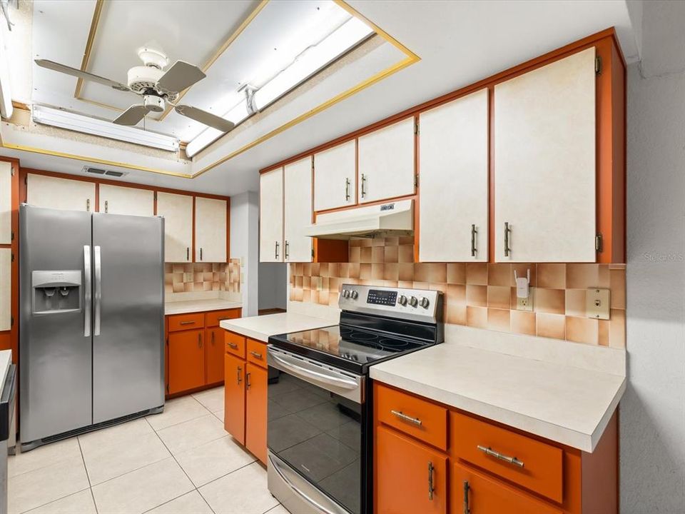 待售: $230,000 (2 贝兹, 2 浴室, 1634 平方英尺)